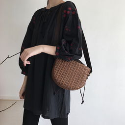 轉(zhuǎn)角1號(hào)精品女裝店 秋季新風(fēng)尚，韓版娃娃裙演繹溫柔浪漫